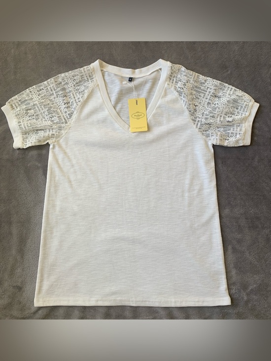 Hao Mei Li Tops - Lace-Sleeve V-Neck Tee - Women’s Lightweight Casual Top